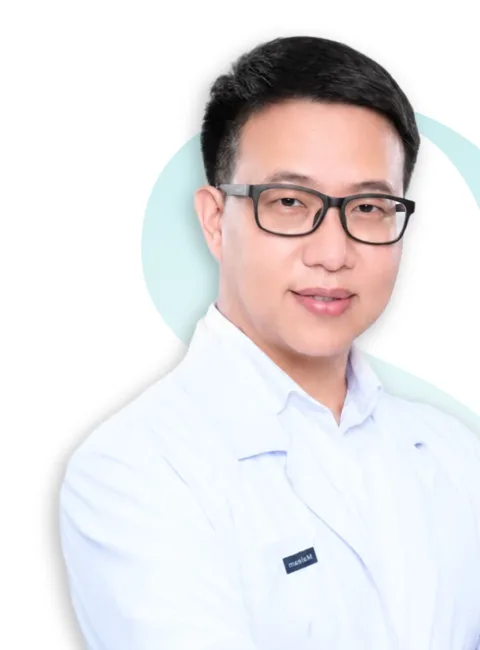 นพ.อดิศร ศิริสรรหิรัญ (หมอบอย) แพทย์ประจำคลินิก S45 Clinic
